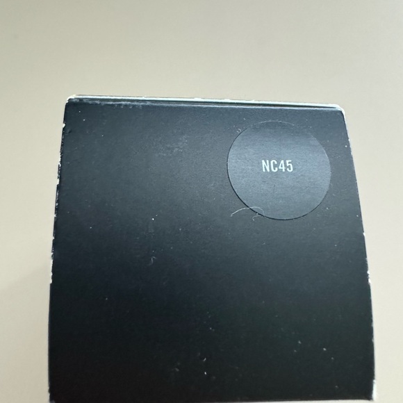 Mac Cosmetics STUDIO WATERWEIGHT SPF 30 FOUNDATION- NC45 - Picture 3 of 4
